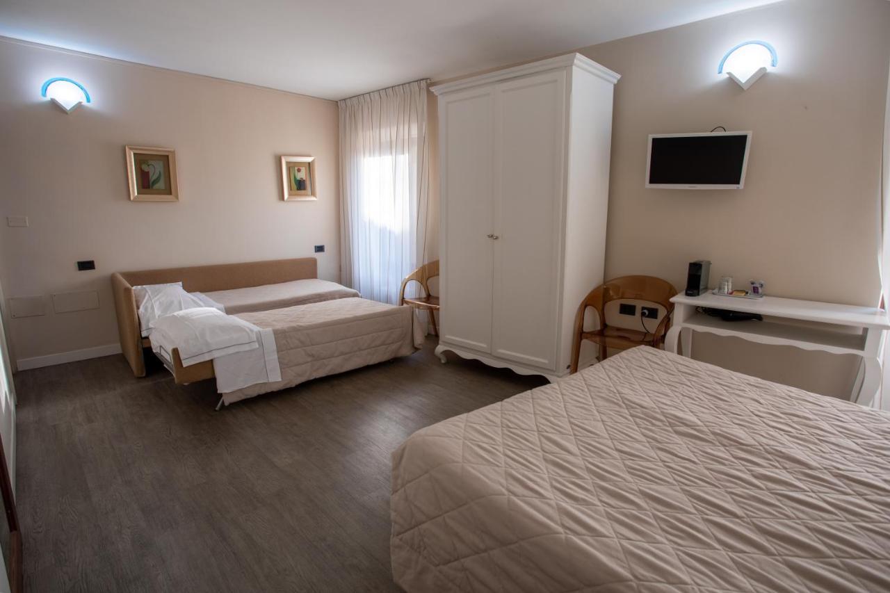 Hotel Degli Oleandri Sirmione Ngoại thất bức ảnh